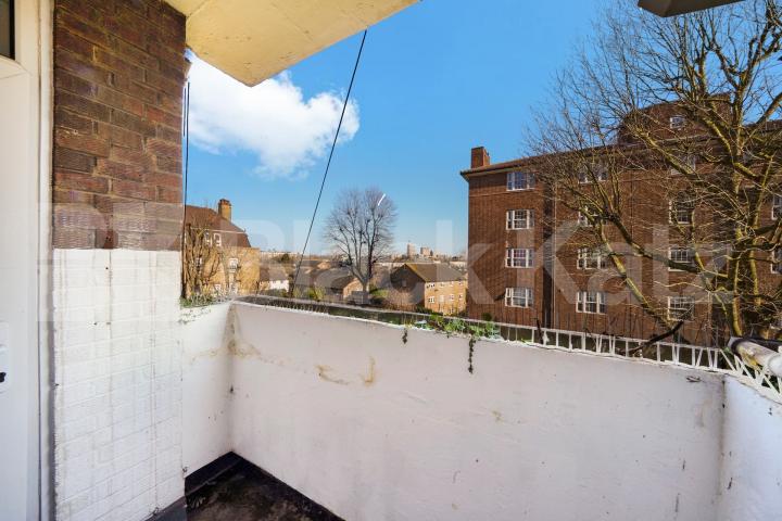 Superbly located Mid-Century development  Doddington Grove, Kennington